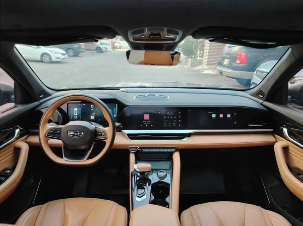 Car image 17