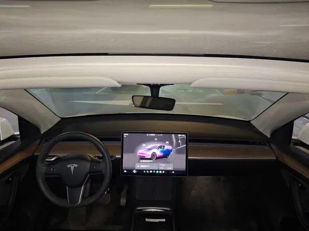 Car image 19