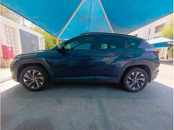 Car image 8