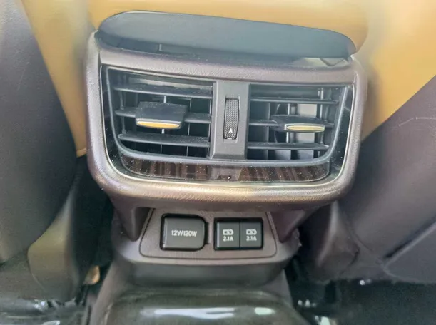 Car image 30