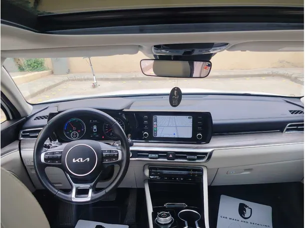 Car image 18