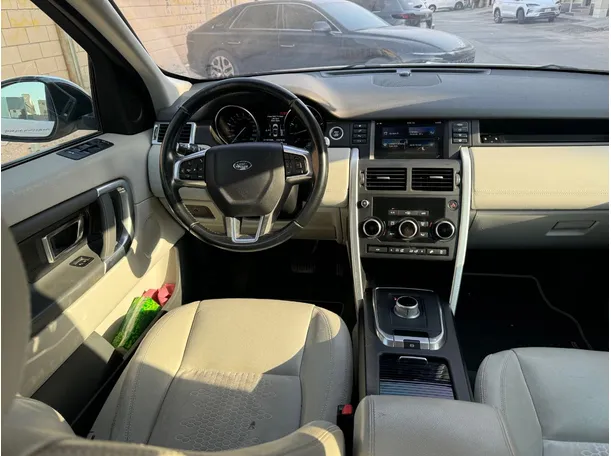 Car image 18