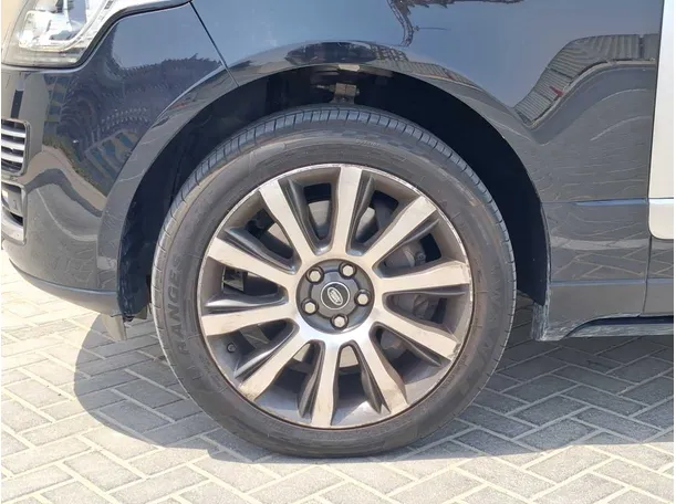 Car image 10