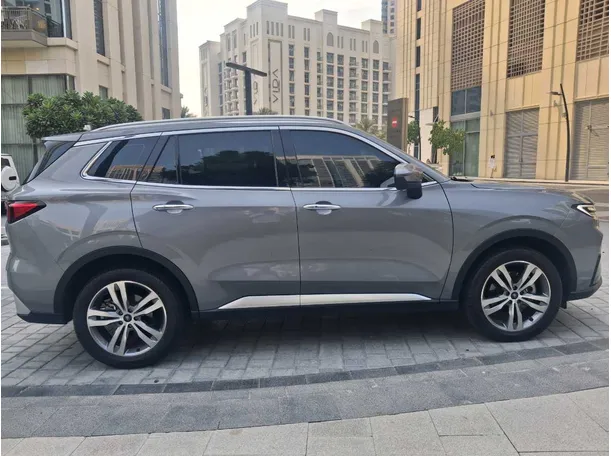 Car image 8