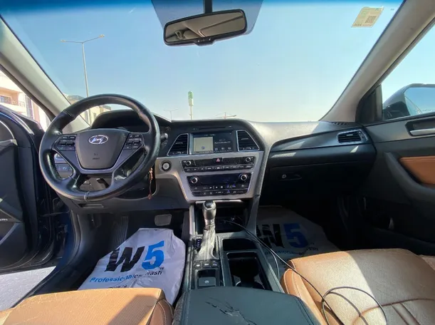 Car image 15