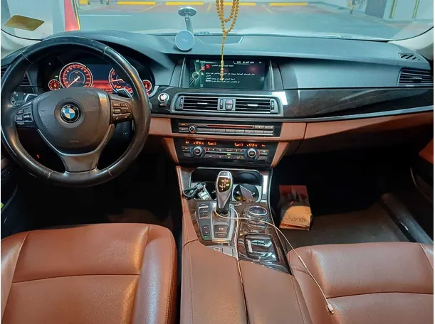 Car image 16