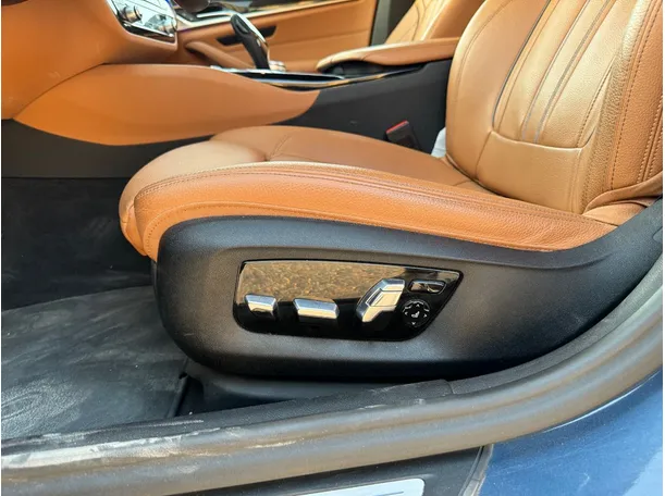 Car image 26