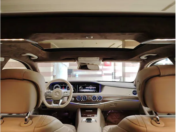 Car image 18