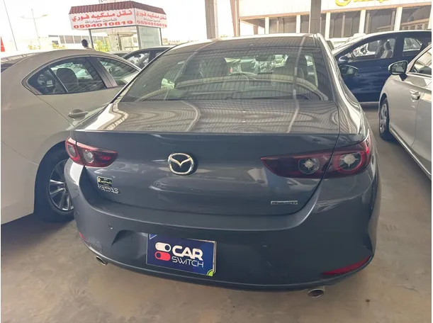 Car image 5