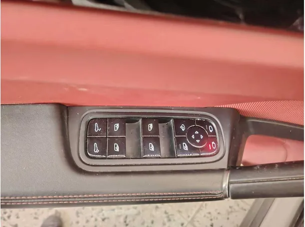 Car image 40