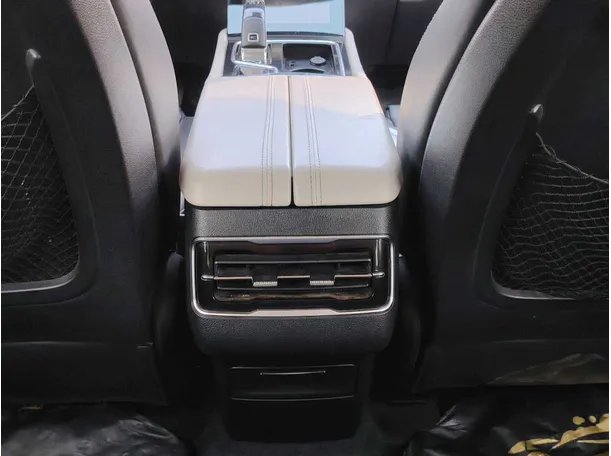 Car image 37