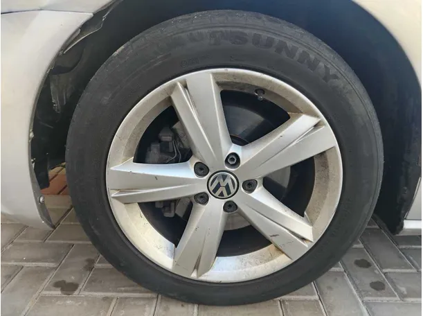 Car image 10