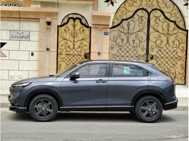 Car image 8