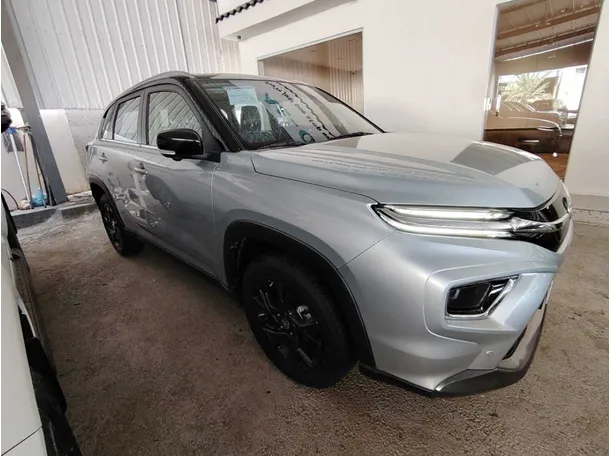 Car image 4