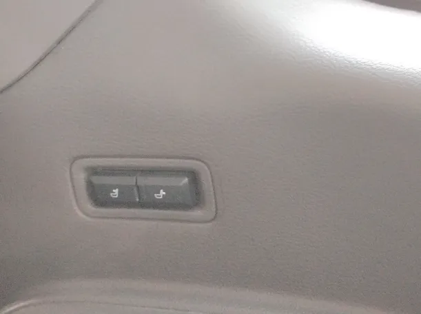 Car image 34