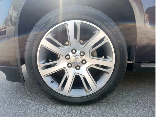Car image 10