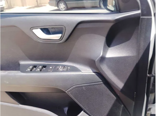 Car image 26