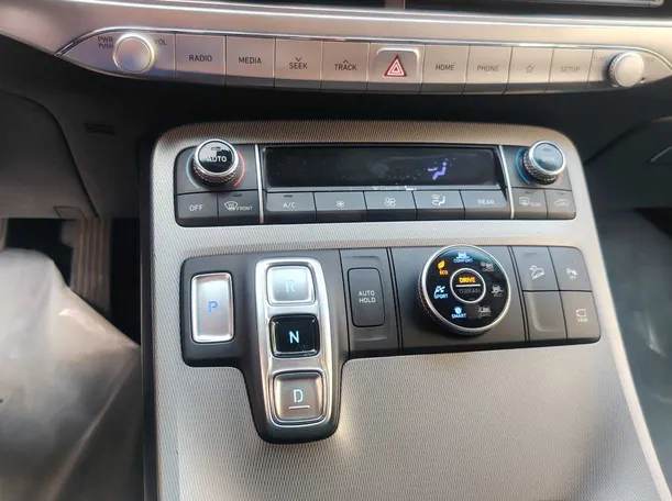 Car image 16