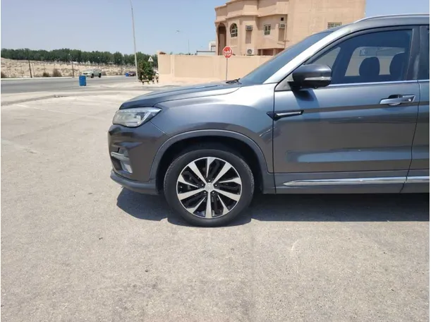 Car image 9