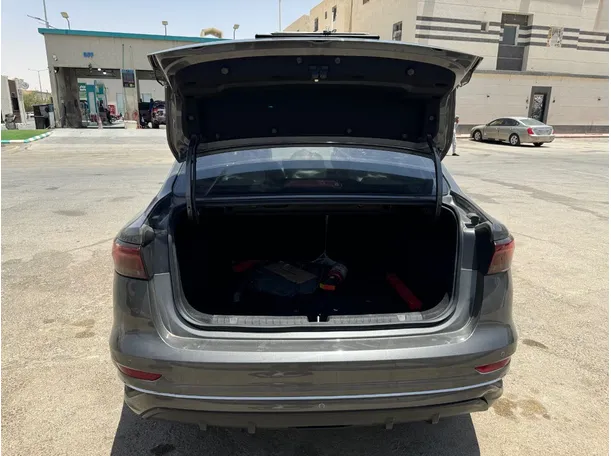 Car image 21