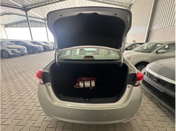 Car image 18