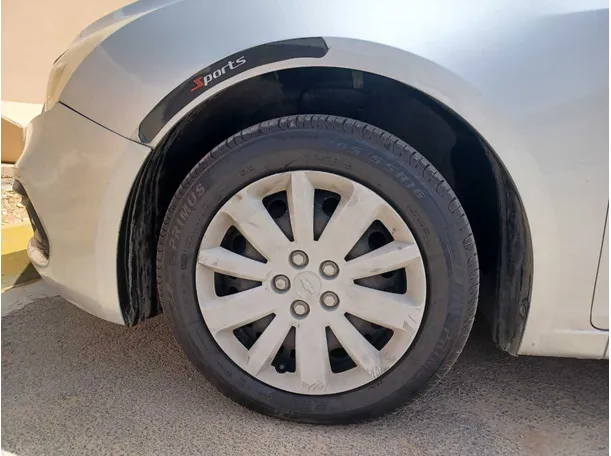 Car image 9