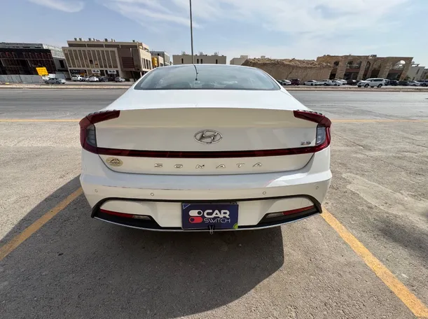 Car image 6