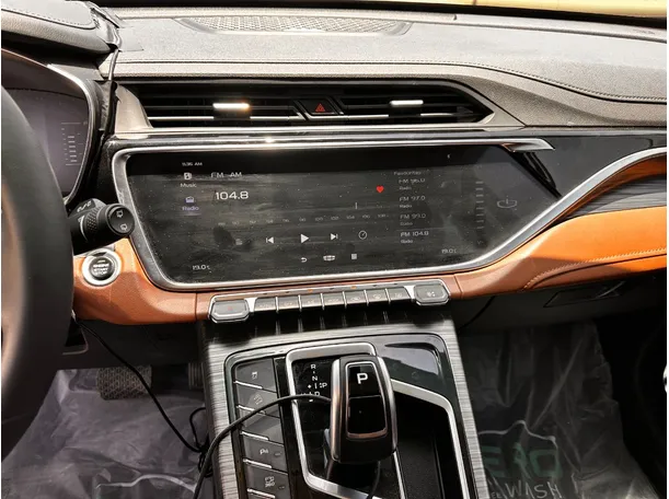 Car image 19