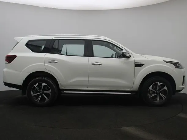 Car image 13