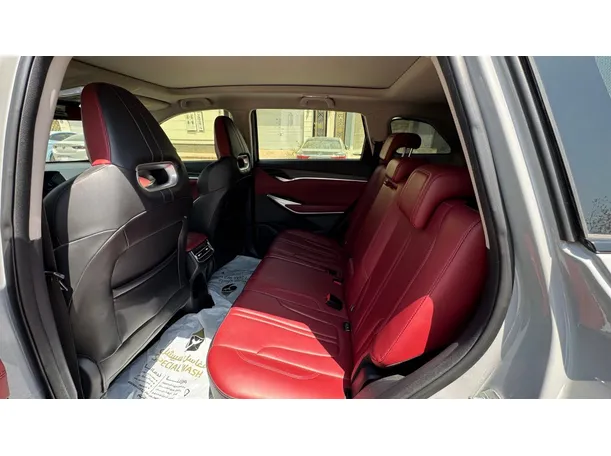 Car image 12