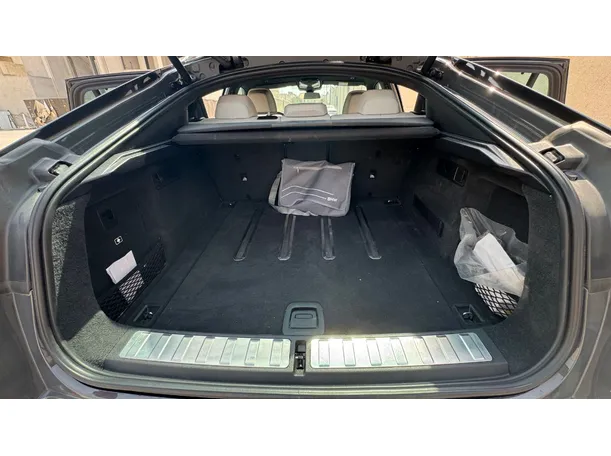 Car image 22