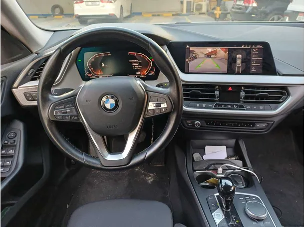Car image 16