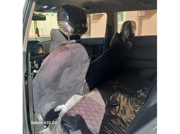 Car image 13