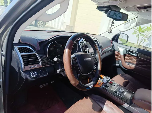 Car image 15