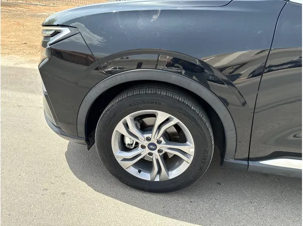 Car image 9