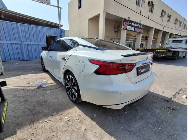 Car image 7