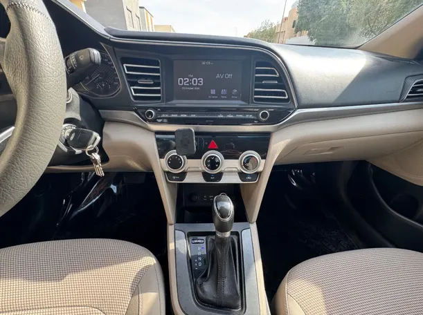 Car image 18