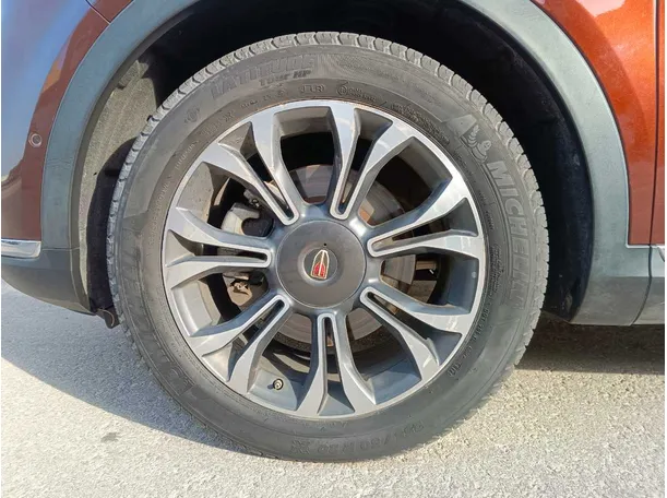 Car image 11