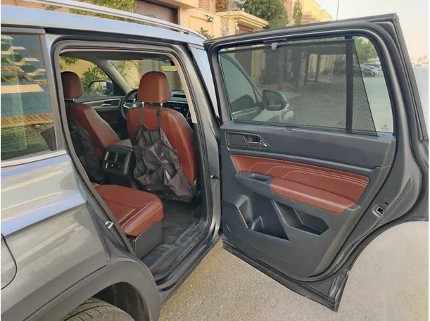 Car image 16