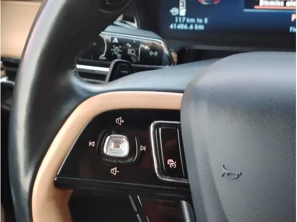 Car image 25