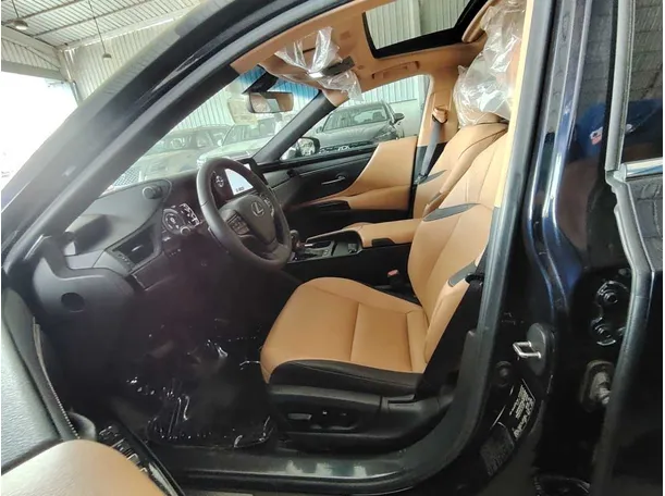 Car image 11