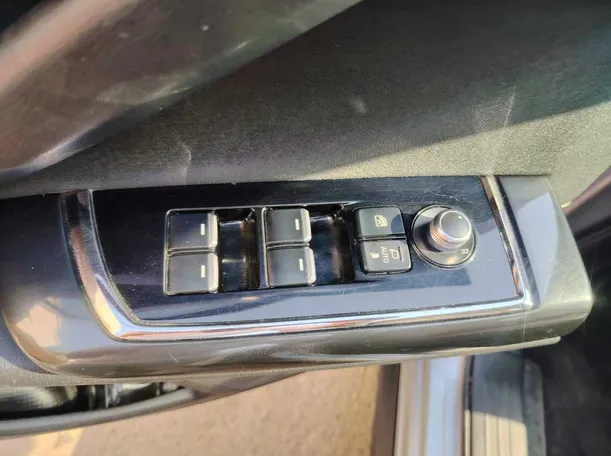 Car image 28