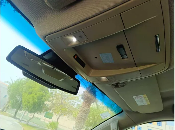 Car image 28
