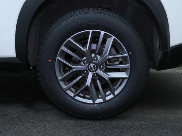Car image 7