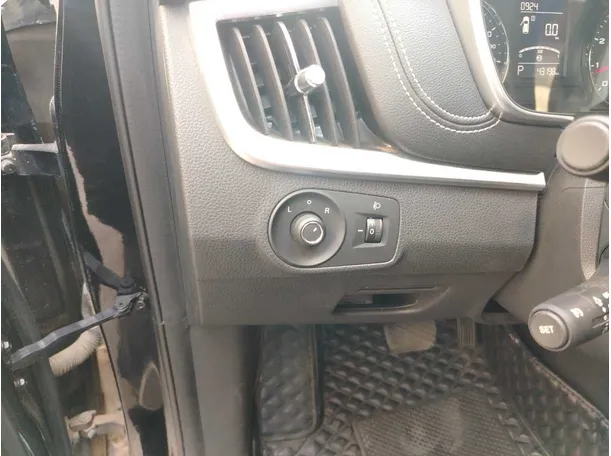 Car image 35