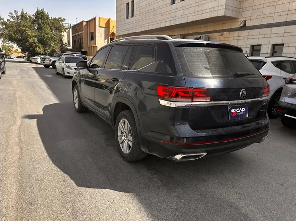 Car image 7