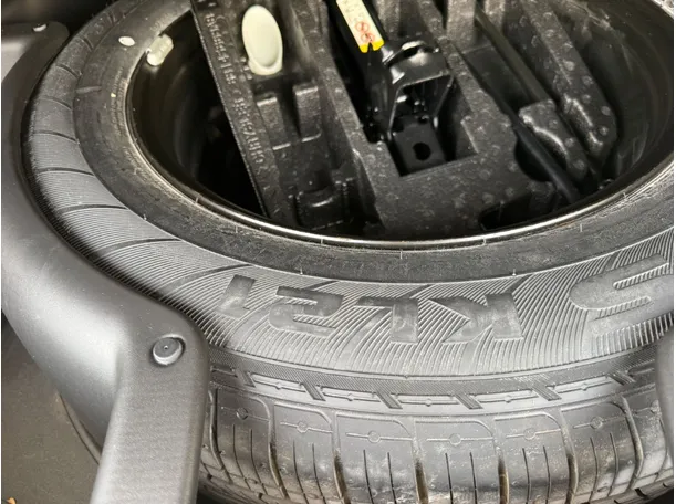 Car image 21