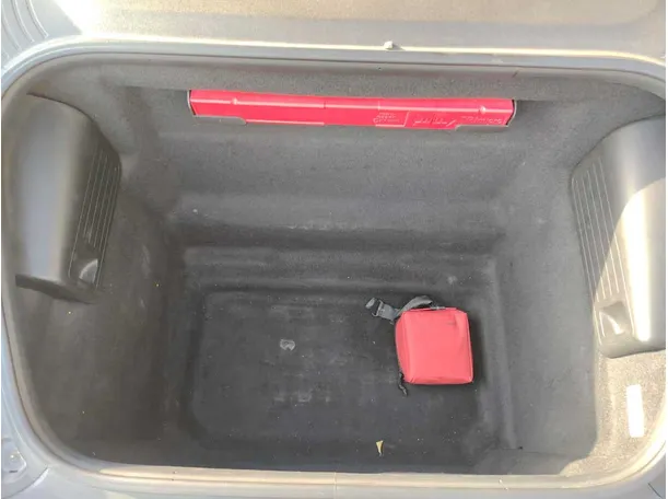Car image 32