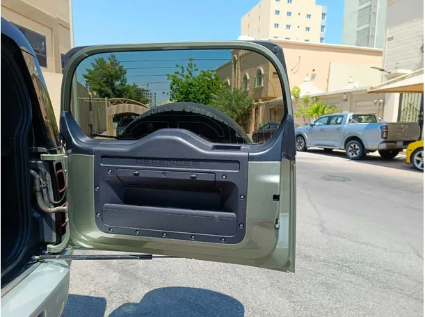 Car image 32