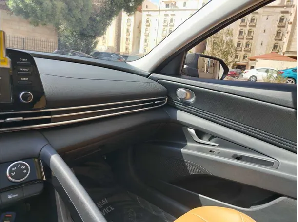 Car image 35